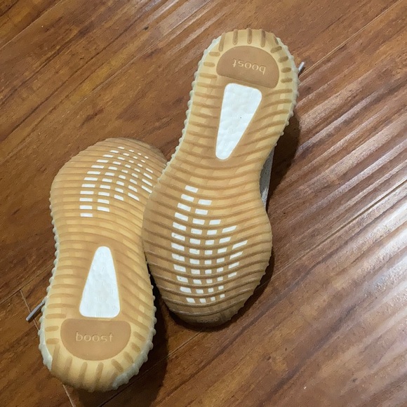 Yeezy Boost 350 V2 (size 6.5 mens or 8.5 women’s) - Picture 4 of 6
